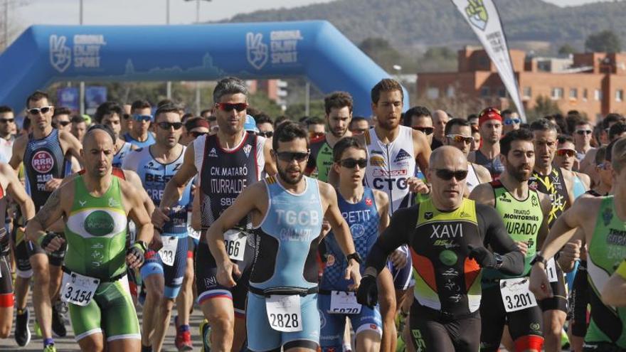 Els participants del Duatló de Girona sortint l&#039;any passat de Fontajau.