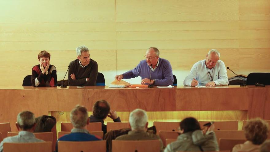 Asamblea celebrada hoy en el Colegio Oficial de Médicos de Pontevedra. // R. Grobas