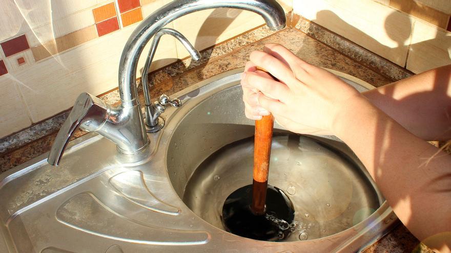Desatasca el desagüe de la forma más fácil: solo necesitas agua y jabón