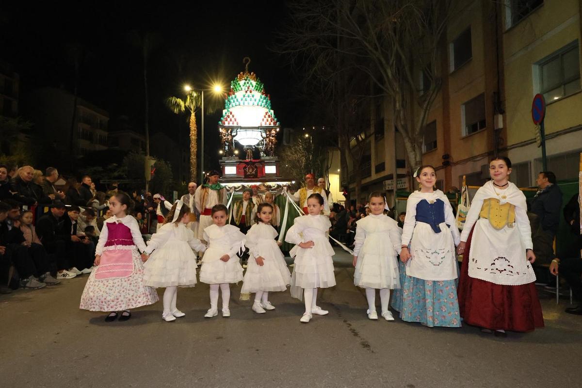 'Les xiquetes del meneo', una tradición que emana de la gaiata 15.