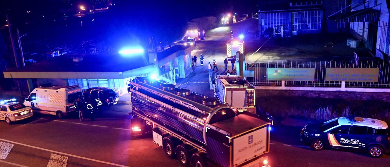 Equipos de emergencia y de la Policía Nacional en el lugar del suceso