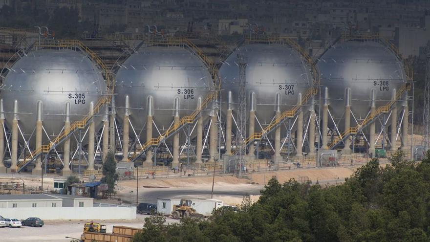 Tanques esféricos de almacenamiento de gas en Jordania como en los que trabaja Duro Felguera. | DURO FELGUERA