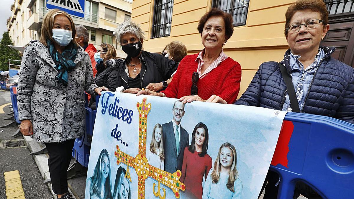 Menéndez, Belén Rodrigo, Marilis Enríquez de Villegas y Teresa Varela, ante el Reconquista.