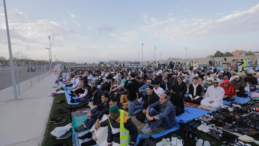 Rezo multitudinario de la comunidad musulmana de Mallorca durante el Ramadán