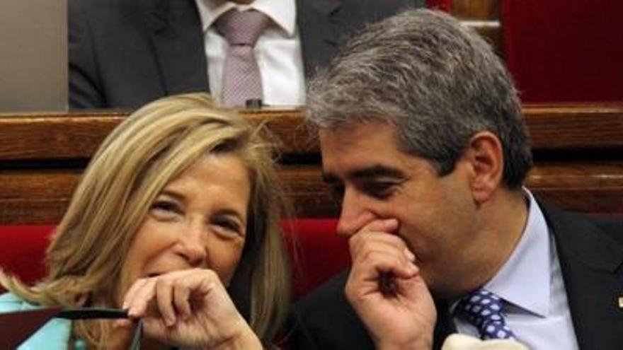 Joana Ortega i Francesc Homs, durant la sessió del Ple del Parlament d&#039;aquest dijous