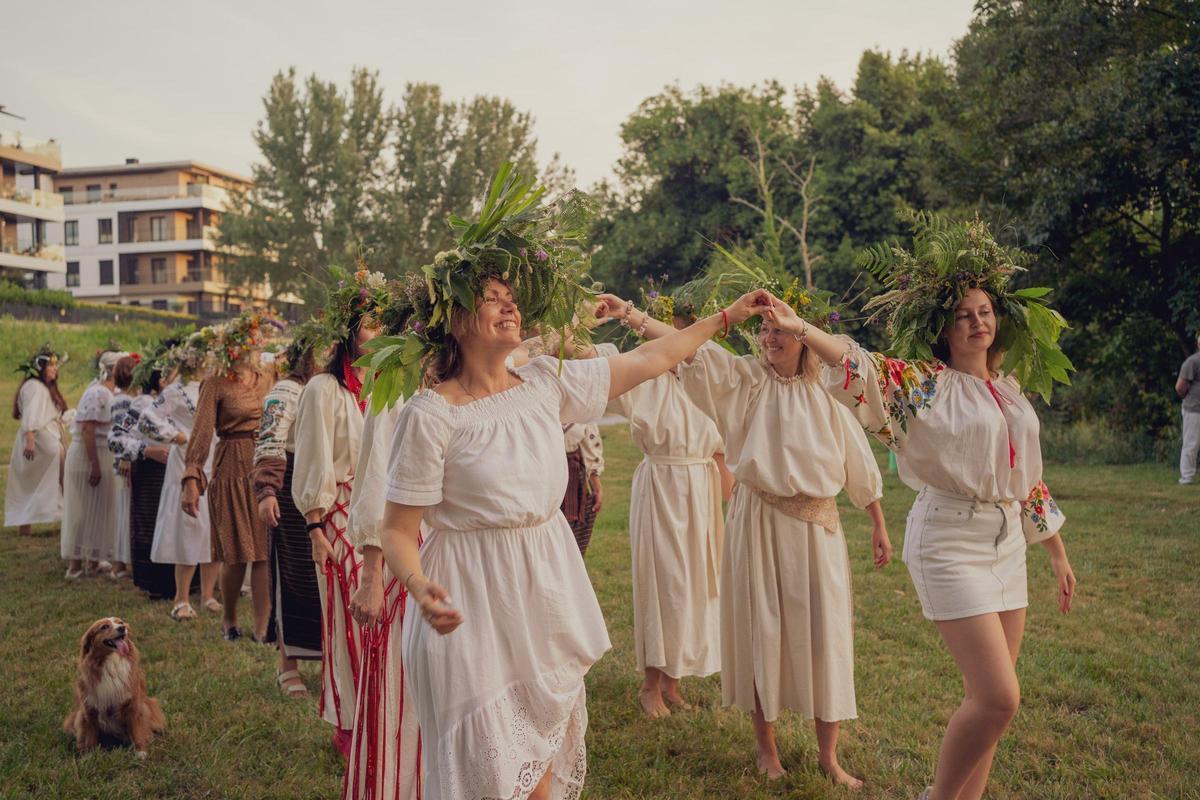 La celebración de los ucranianos en Asturias de la Noche de San Juan, en imágenes