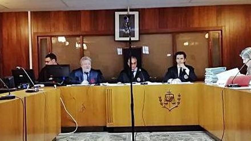 La sección segunda de la Audiencia Provincial ayer en Ibiza durante la vista previa al juicio.