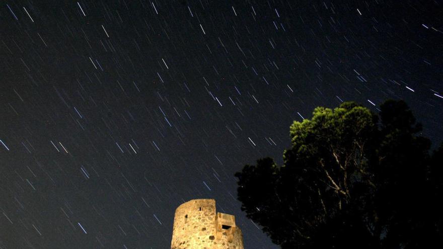 Lluvia de Perseidas desde la torre del Verger de Banyalbufar.