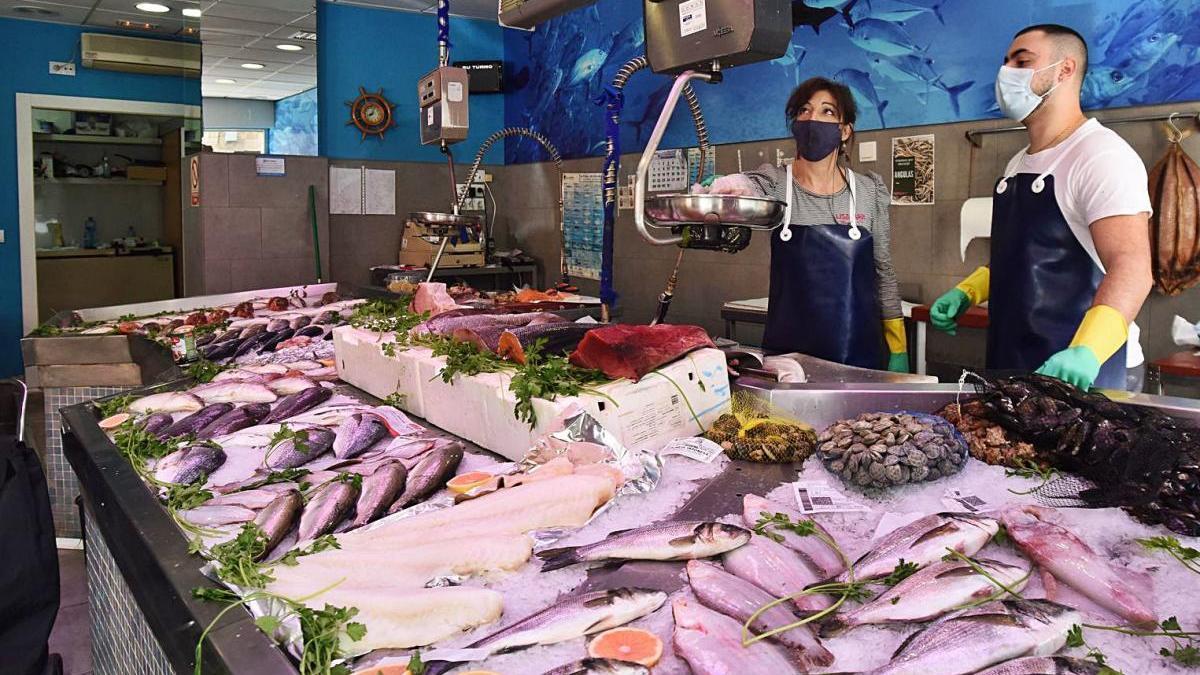 A principios de la crisis
del 2008 cogió las riendas
de la pescadería. Israel sánchez