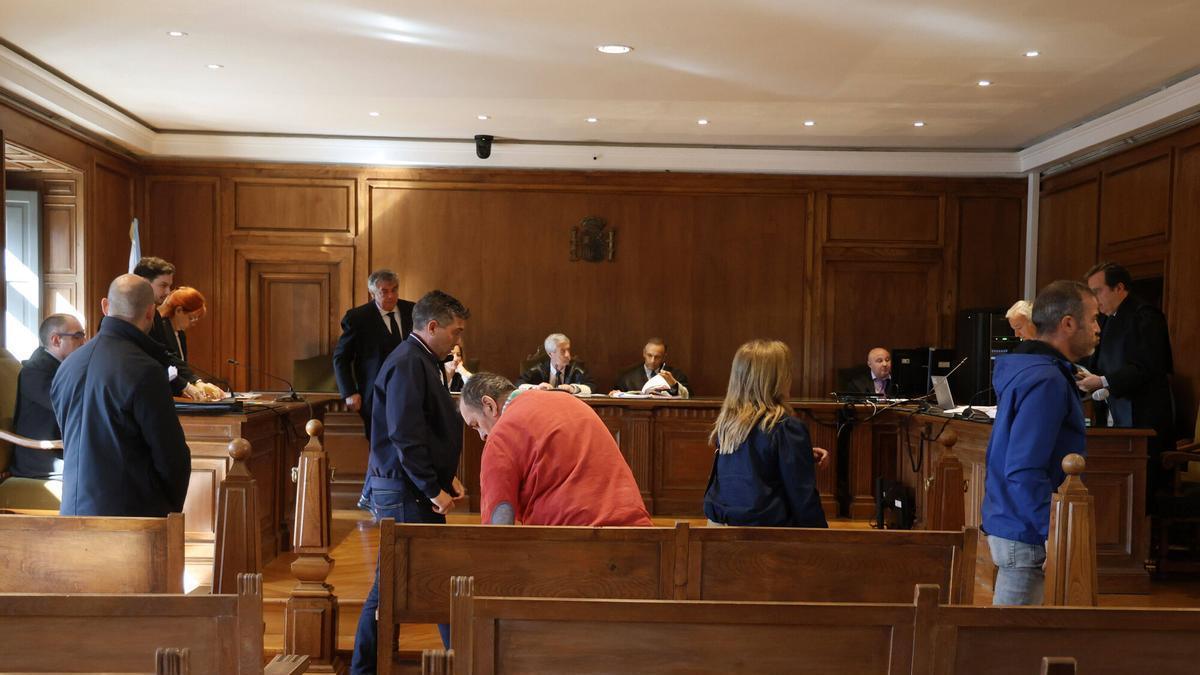 Un momento de una de las sesiones del juicio por la presunta trama para legalizar embarcaciones desde Bueu.