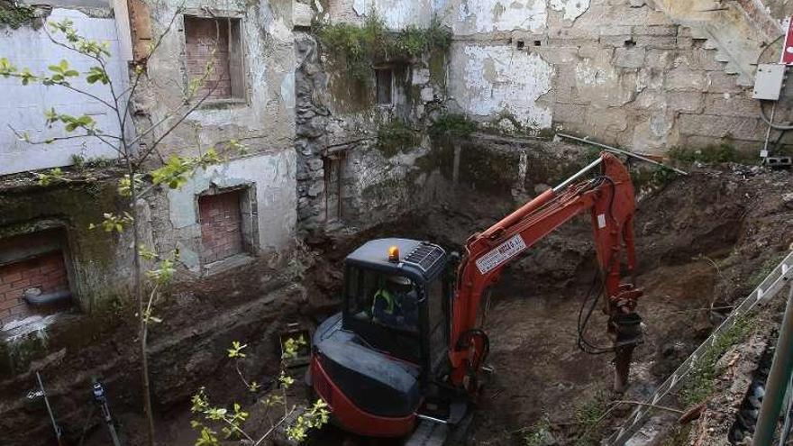 Obras de rehabilitación en el casco histórico de Vigo. // Adrián Irago