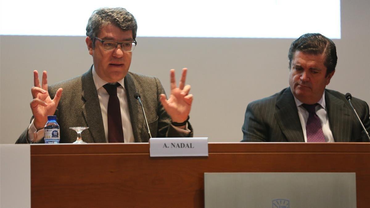 El ministro de Energía Álvaro Nadal y el presidente de Endesa Borja Prado en el foro sobre transición energética.