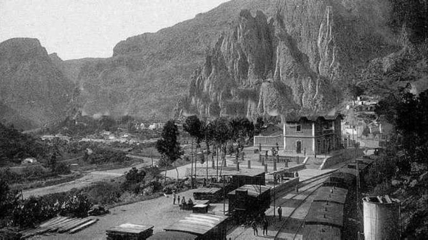 El tramo Málaga - Álora, en su parada en Los Gaitanes.