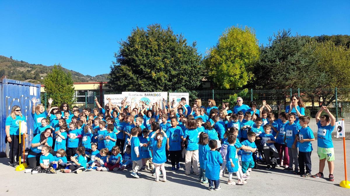 Alumnos del Maxiliano Arboleya, a principios de curso, en la carrera contra la leucemia infantil.