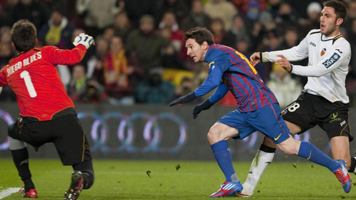 Leo Messi, en una acción del último FC Barcelona-Valencia disputado en el Camp Nou. El argentino vivirá otra eliminatoria contra el equipo de Mestalla