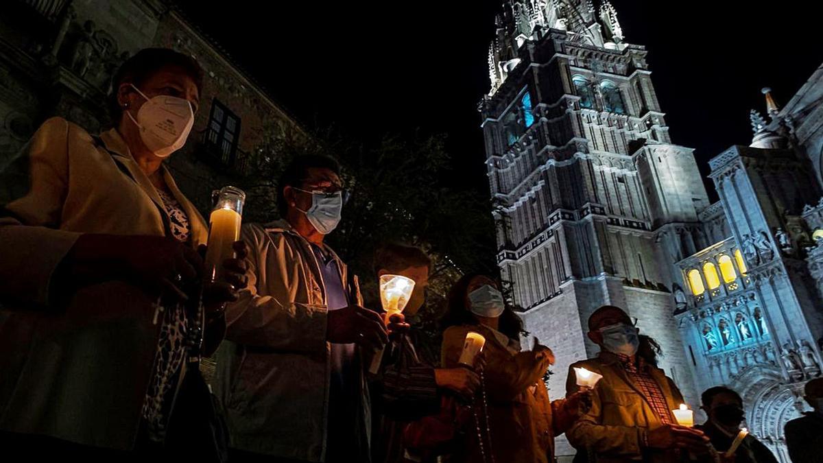 Vigilia ante la catedral de Toledo. | Efe