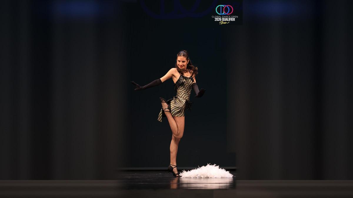 Daniella del Amo en Mérida, durante el Global Dance Open, interpretando su solo Sparkling Diamonds del musical Moulin Rouge.