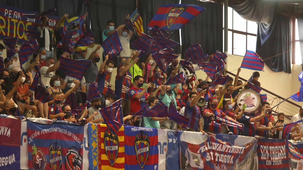 Las mejores imágenes del Levante UD-FS - Barcelona