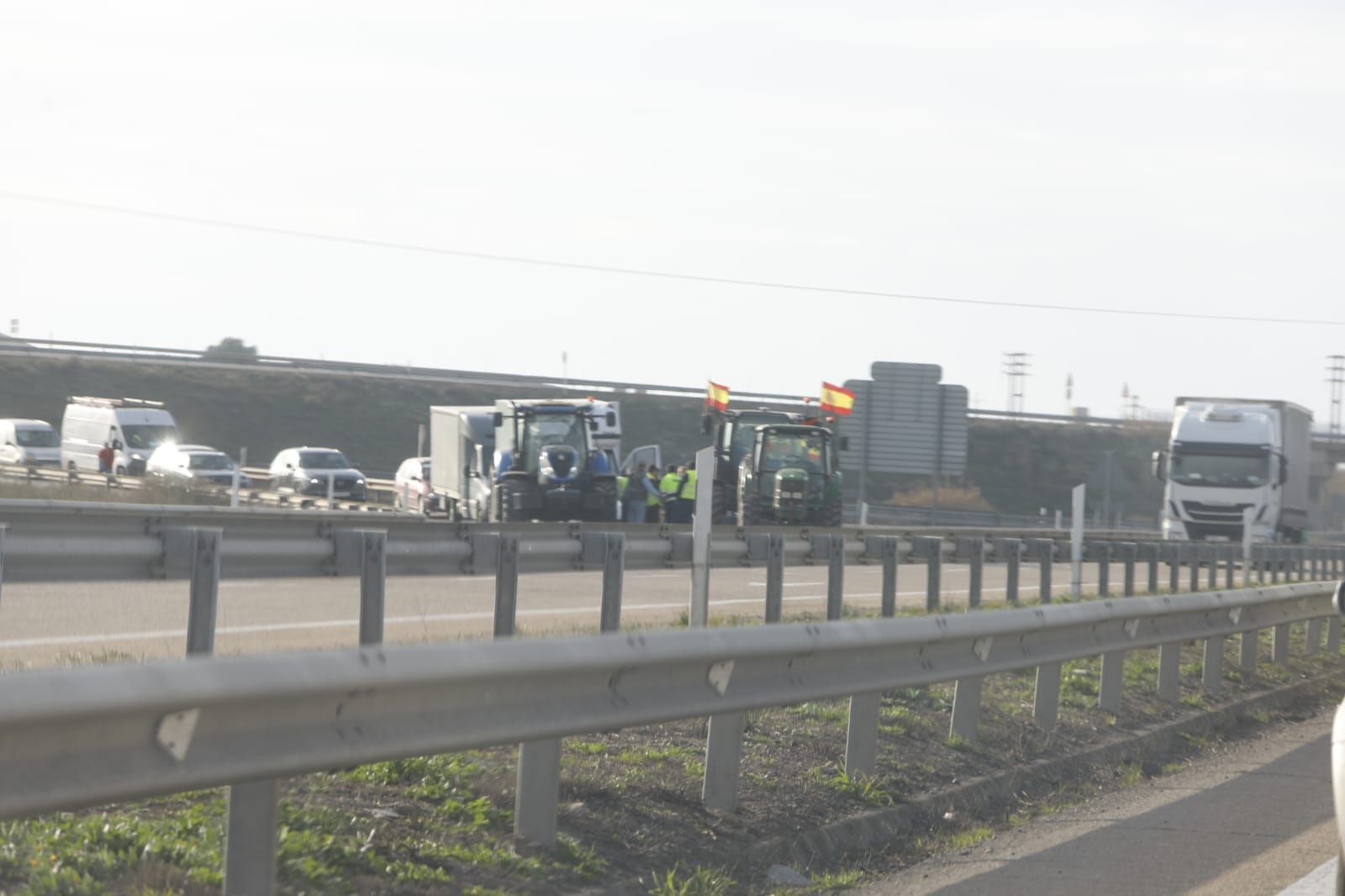 En imágenes | La tractorada paraliza la producción de Stellantis