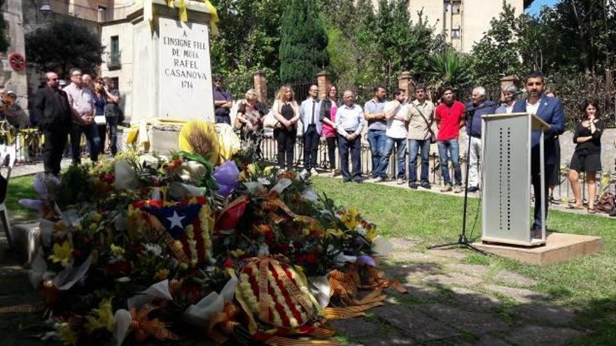 El conseller Chakir El Homrani va participar ahir a l&#039;ofrena floral al monument de Rafael Casanova a Moià