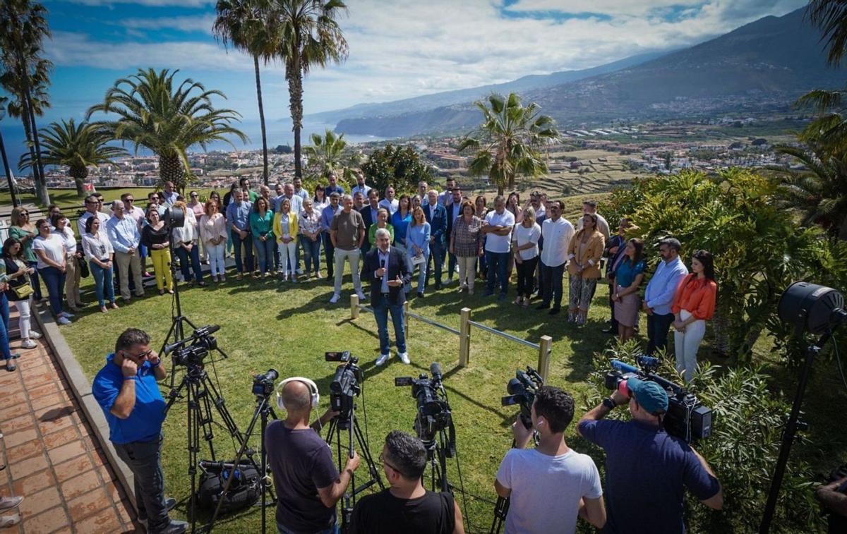 Fernando Clavijo se dirige a todos los candidatos de CC a las alcaldía de los municipios del Norte. ayer. | | E.D.