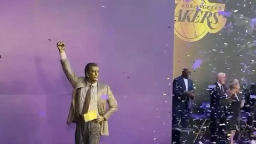 Los Angeles Lakers inmortalizaron a Pat Riley