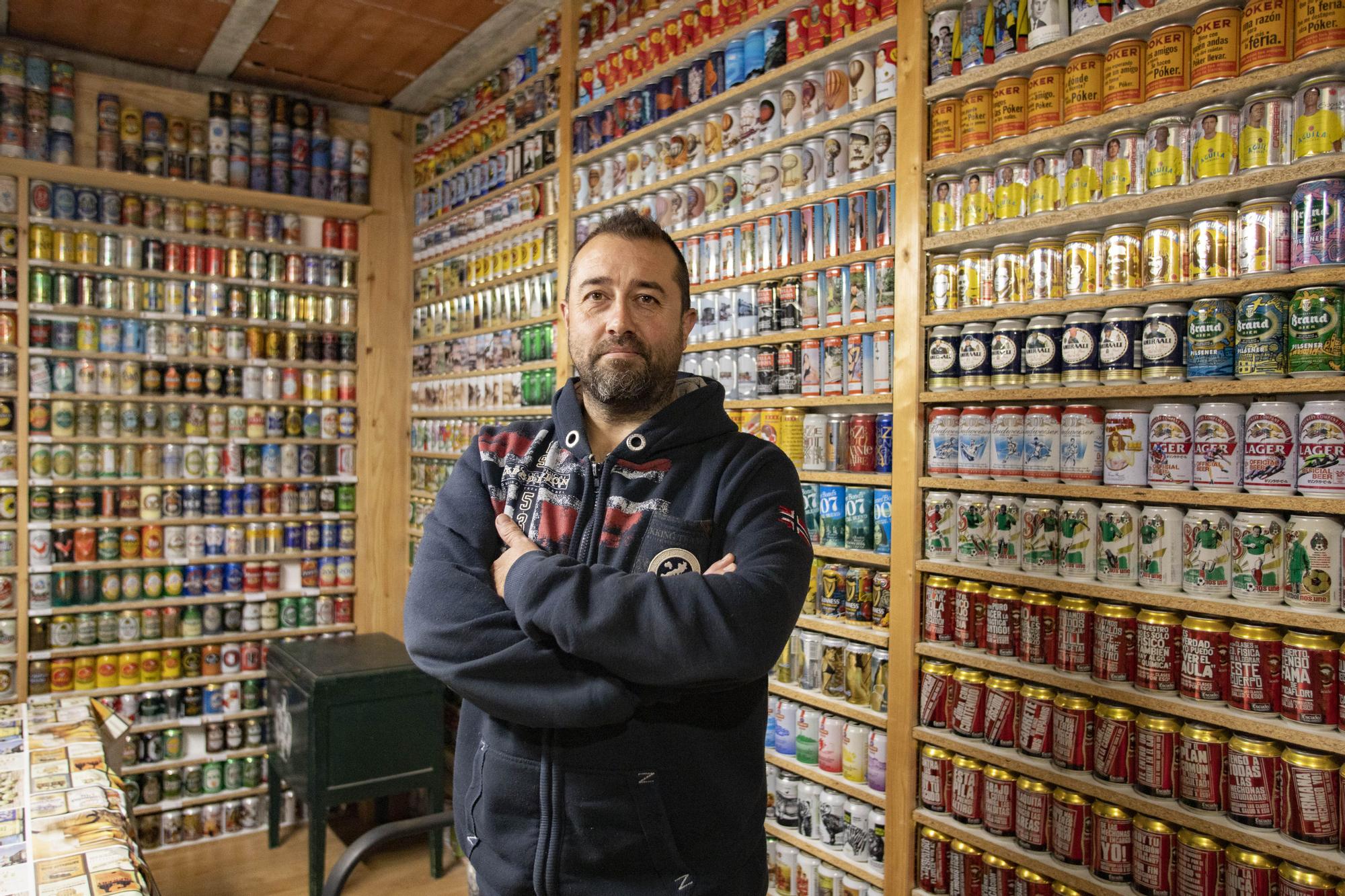 David Fortea atesora en Quesa la mayor colección de latas de cerveza de España