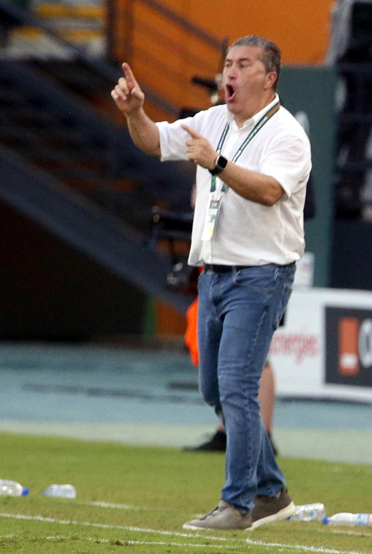 José Peseiro, durante un partido de Nigeria en la Copa África
