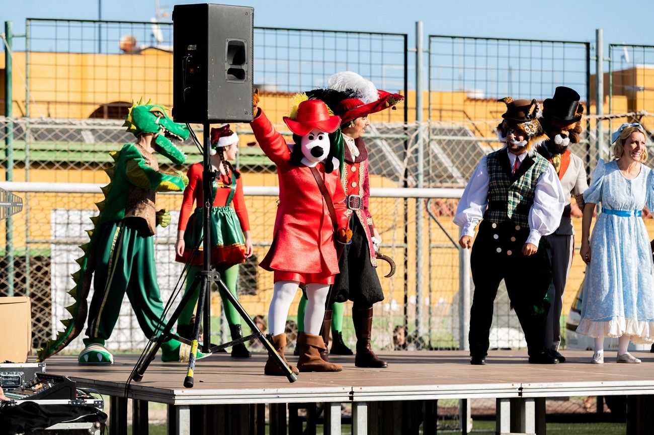 Miles de personas llenan de ilusión el Estadio de Barrial en la llegada de los Reyes Magos