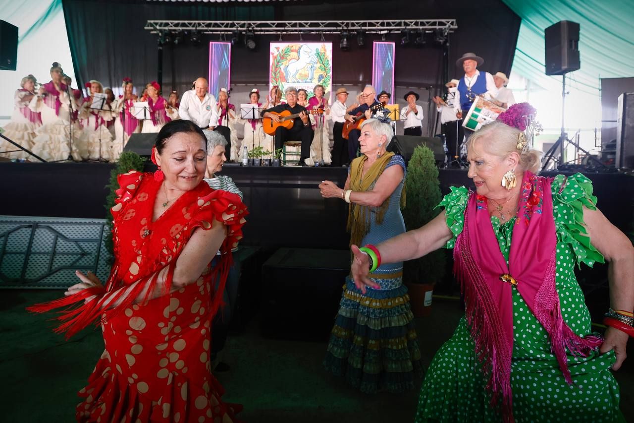 La Feria de Córdoba en imágenes: un martes para tomárselo sin prisas en El Arenal