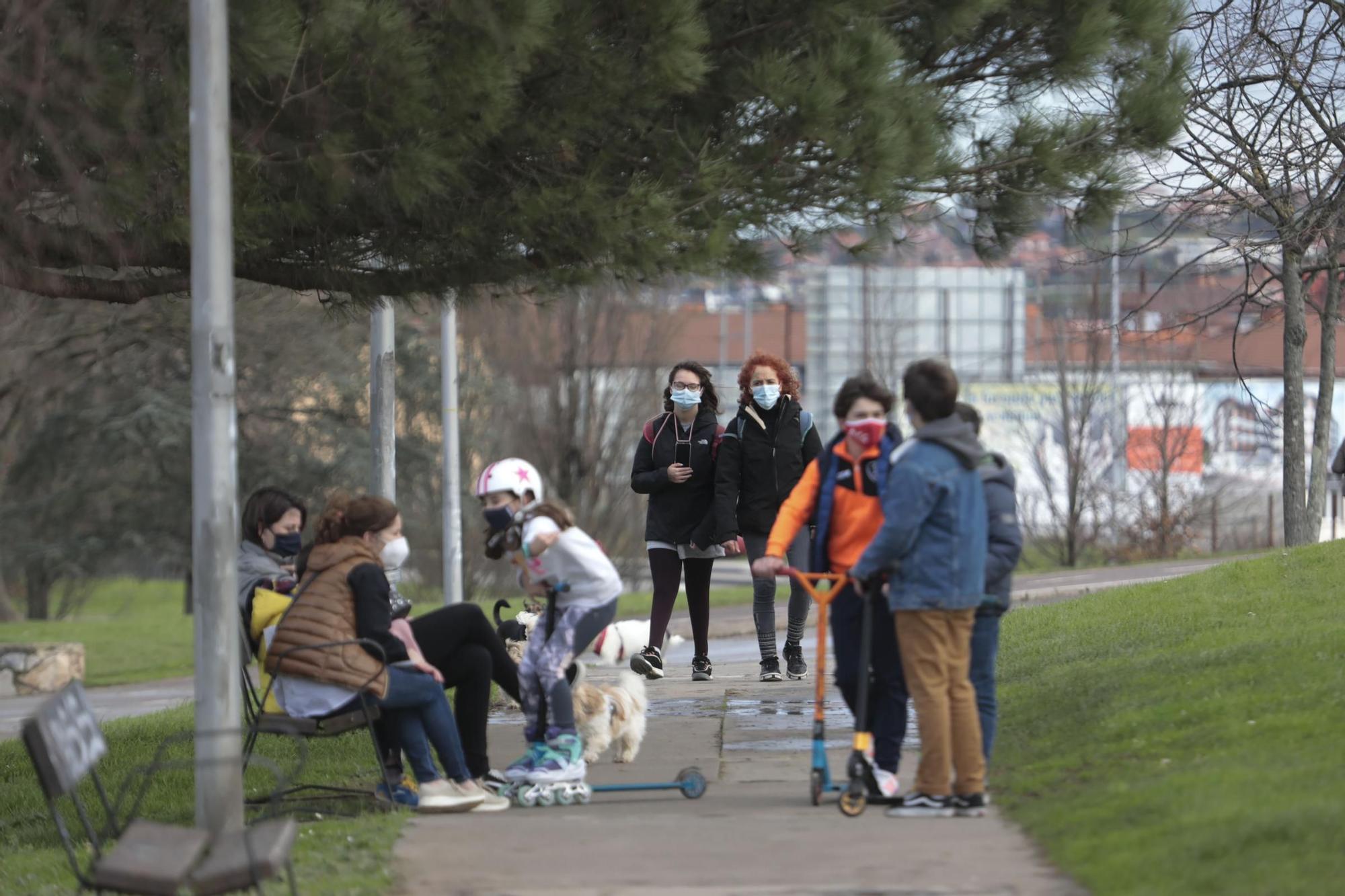 Gijón disfruta de la ciudad en el tercer cierre perimetral