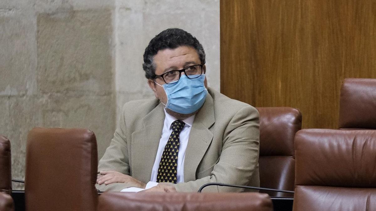 Francisco Serrano, que abandonó  el grupo parlamentario de Vox al ser investigado por unas subvenciones y ahora ha renunciado al acta.