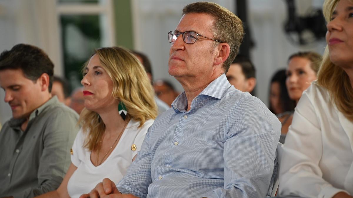 NUÑEZ FEIJÓ0 JUNTO A MARIA GUARDIOLA