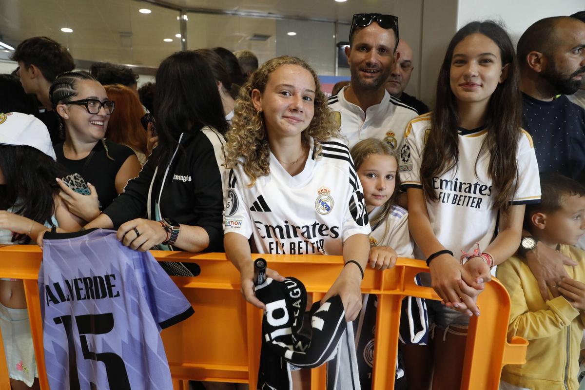 EN IMÁGENES: Locura en la llegada del Real Madrid a Asturias