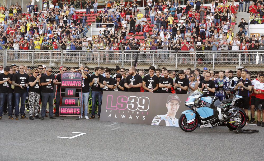 Los pilotos rinden homenaje a Luis Salom