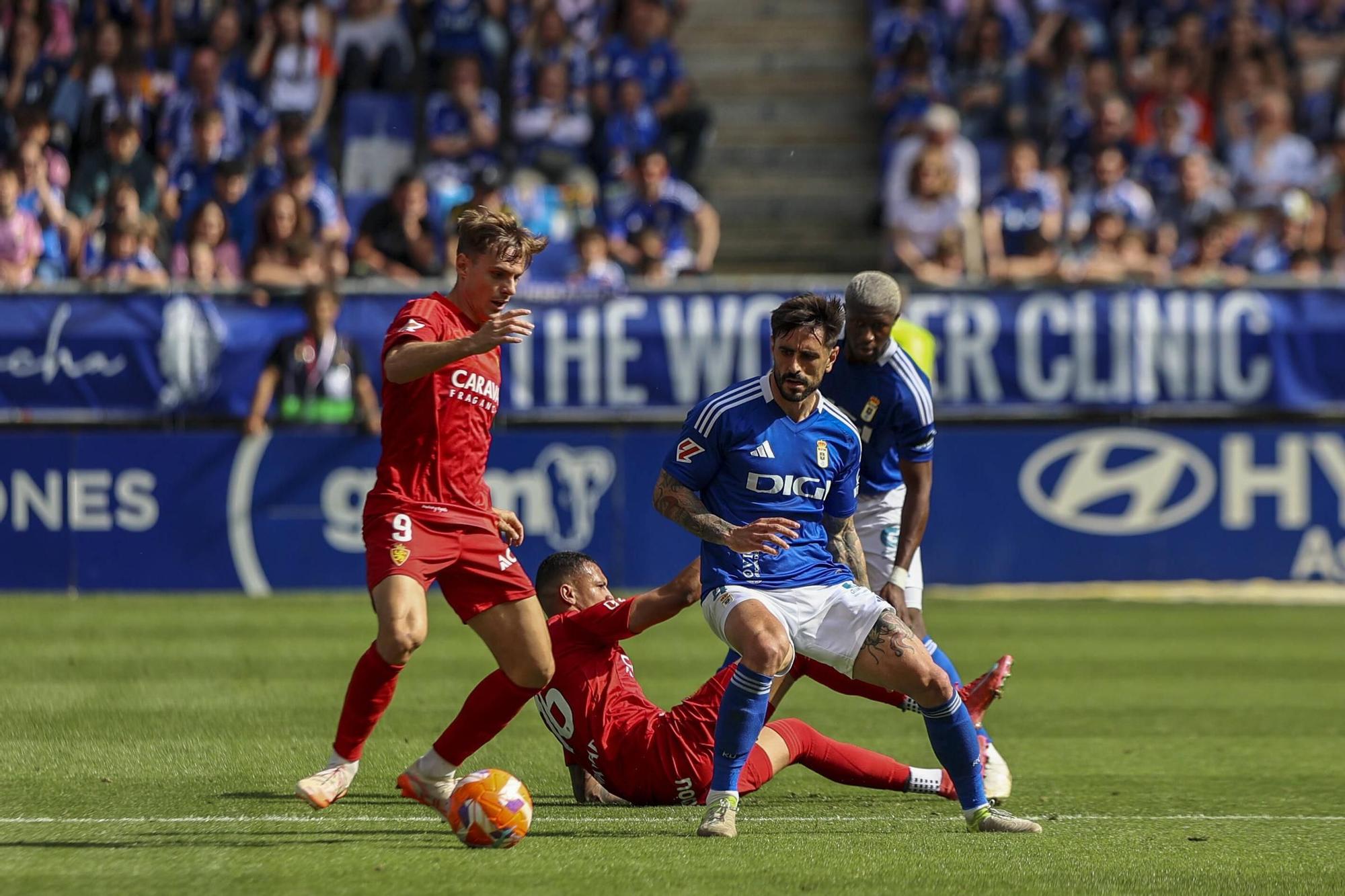 EN IMÁGENES: Ambientazo en la valiosa victoria del Oviedo contra el Zaragoza