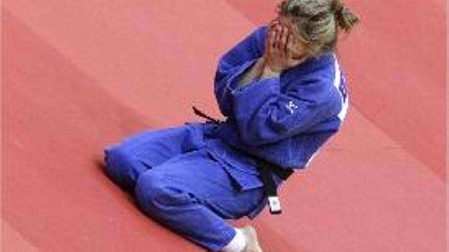 Laura Gómez llora desconsolada tras su derrota.