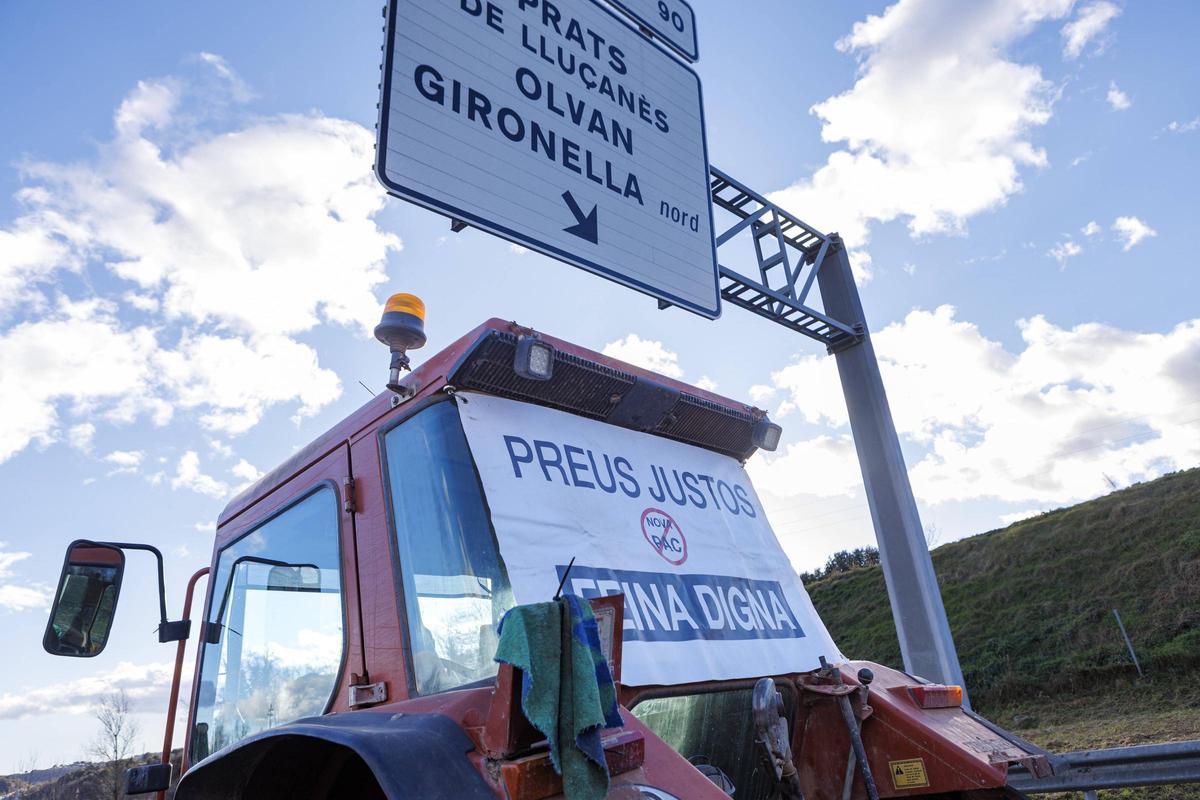 Protesta pagesa a la C-16, a Olvan