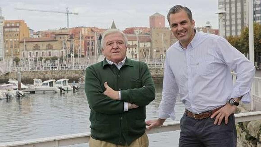 Rodolfo Espina, junto a Javier Ortega, dirigente nacional de Vox, en una de sus visitas a Gijón.