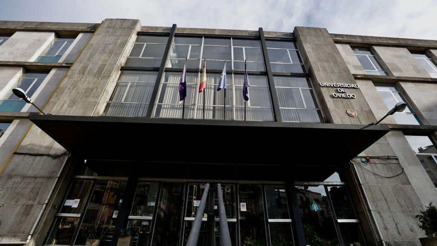 Edificio de la Escuela de Minas en Oviedo.   | IRMA COLLÍN