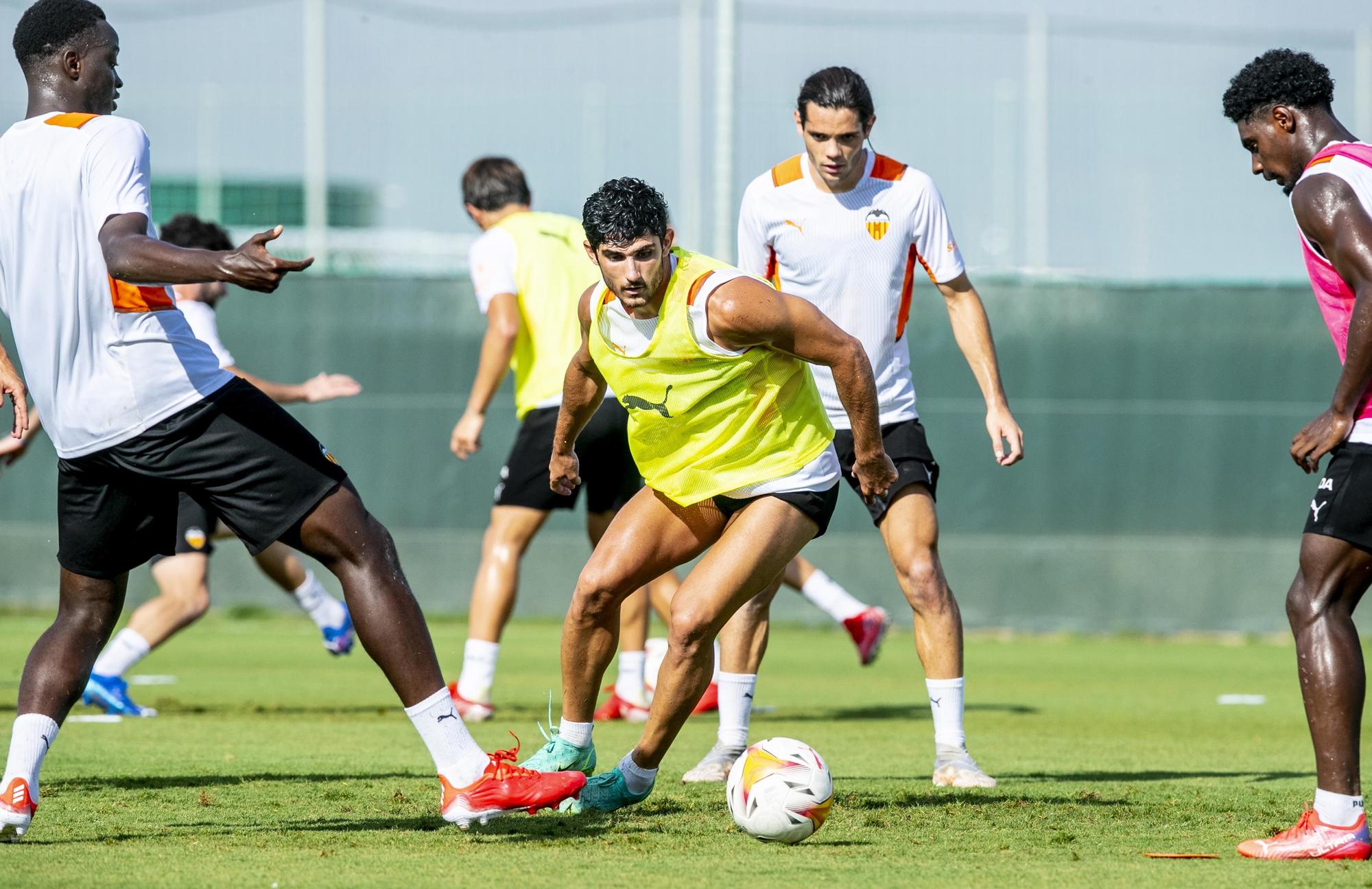 La semana de entrenamientos del Valencia CF en imágenes