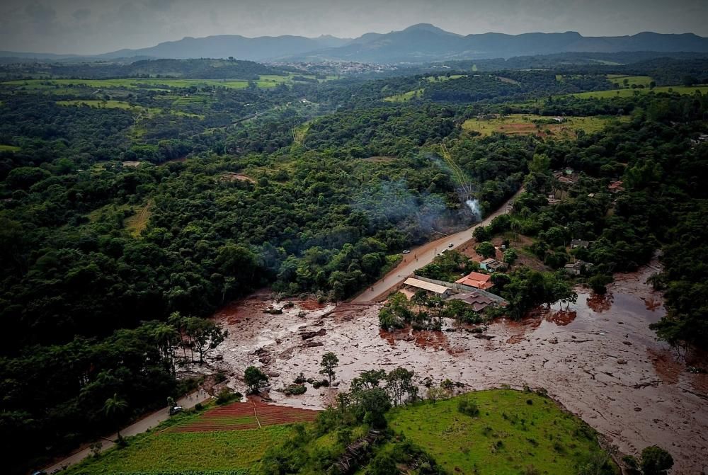 Más de 150 desaparecidos en Brasil por la rotura de una presa que contenía residuos minerales.
