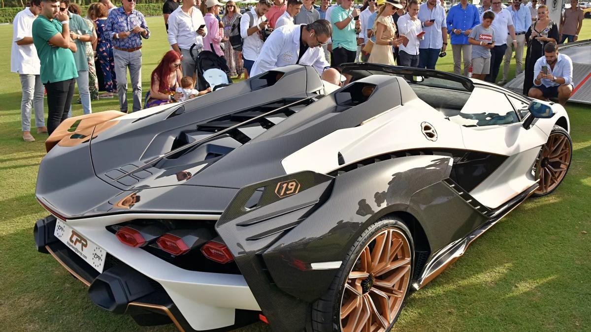 Uno de los coches participantes en la cita de Marbella.