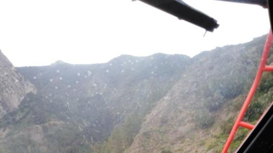 Rescatan en helicóptero a un senderista herido en La Gomera