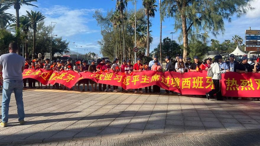 La comunidad china espera al presidente Xi Jinping en el Hotel Santa Catalina