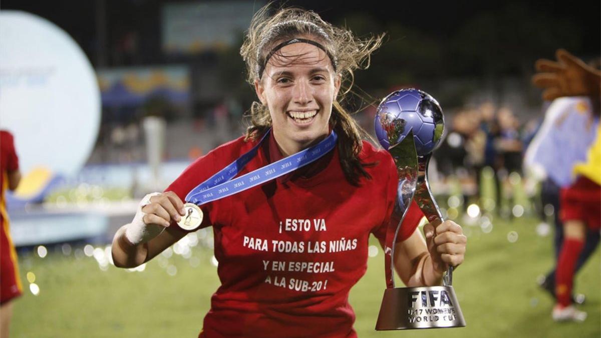 Eva Navarro celebra el Mundial sub-17