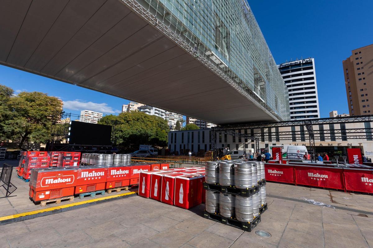 Así es el montaje de la zona "gastro" del Benidorm Fest y los exteriores del Palau