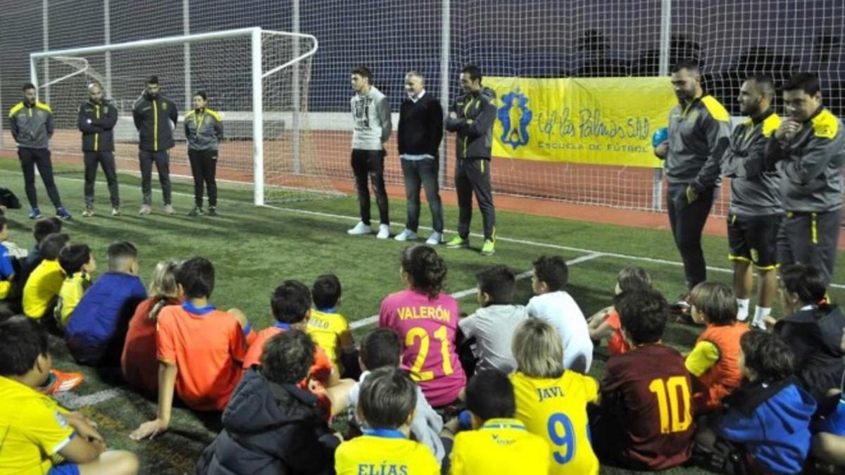 Jugadores de las categorias base de la UD Las Palmas durante una formación