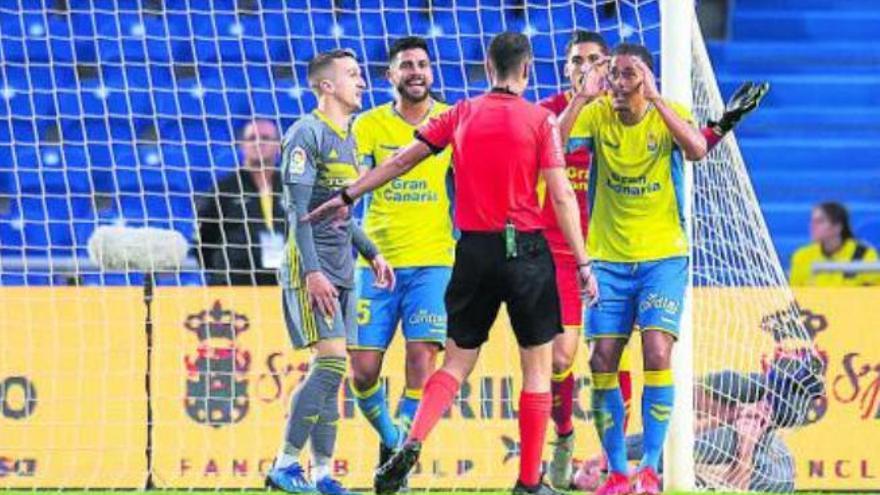 La extraña secuencia de un penalti dudoso