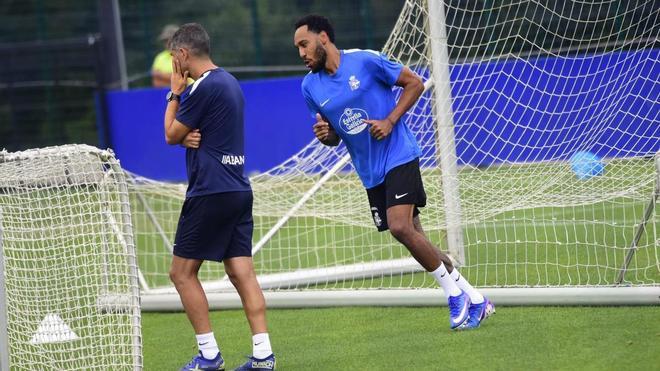 Aubameyang participa en su primer entrenamiento con el Deportivo en Abegondo